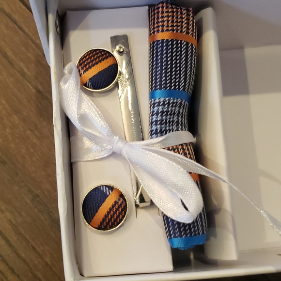 tie, cuff links, tie clip, pocket square set - Picture 3 of 7